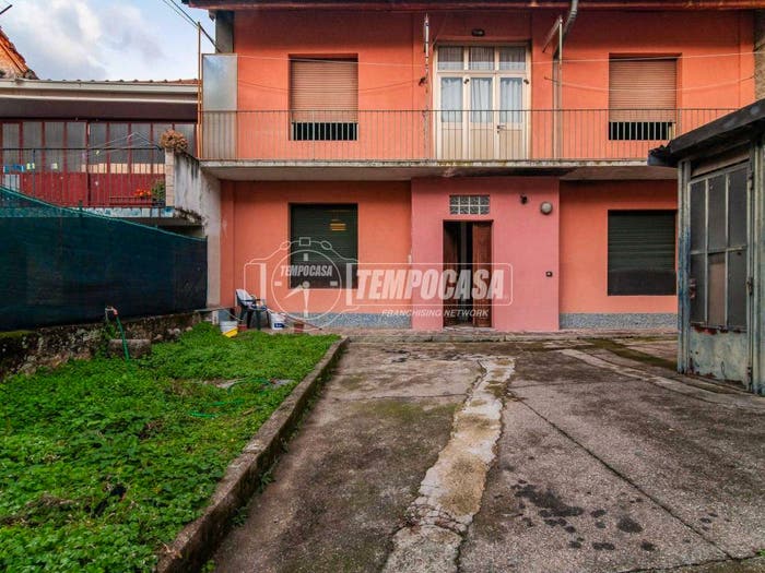 Appartamento trilocale in vendita in Via San Giorgio, Fenegrò