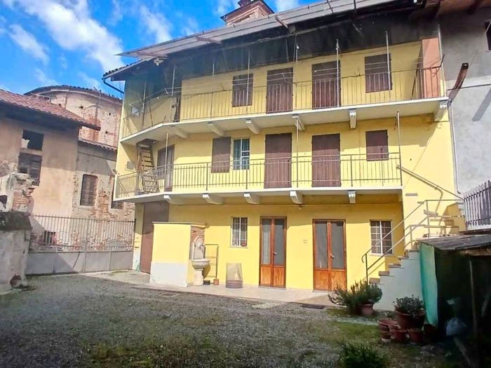 Casa con 6 locali in vendita in Piazza Castello, Lusigliè