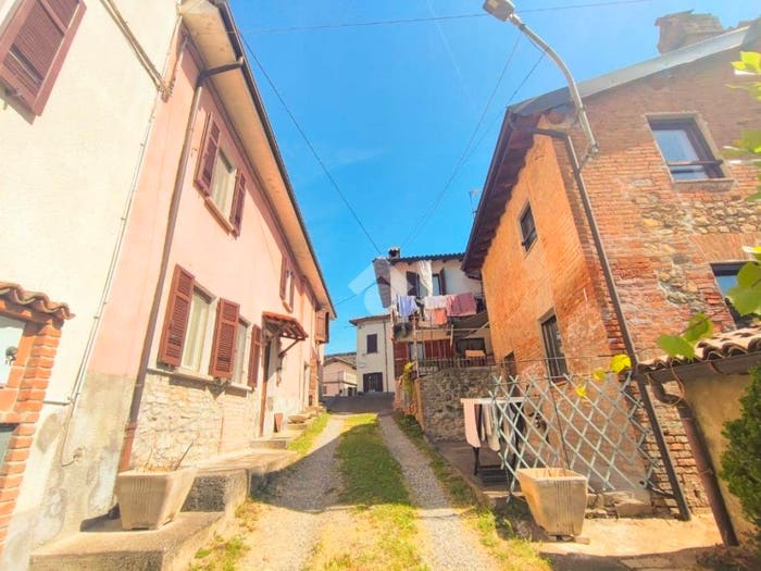 Casa con 6 locali in vendita in Via Avolasca, Centro, Cerreto Grue
