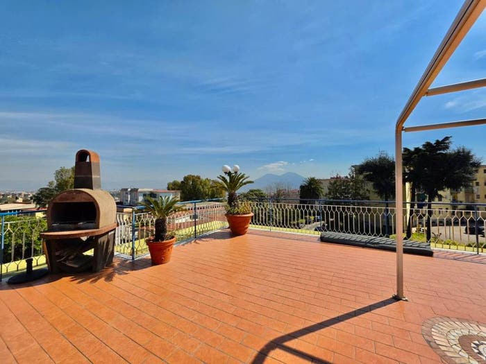 Appartamento con 5 locali in vendita in Via Sergio De Simone, San Carlo All'Arena, Napoli
