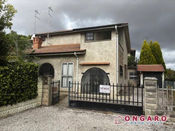 Casa con 6 locali in vendita in Viale Idris Ricci, Centro, Copparo