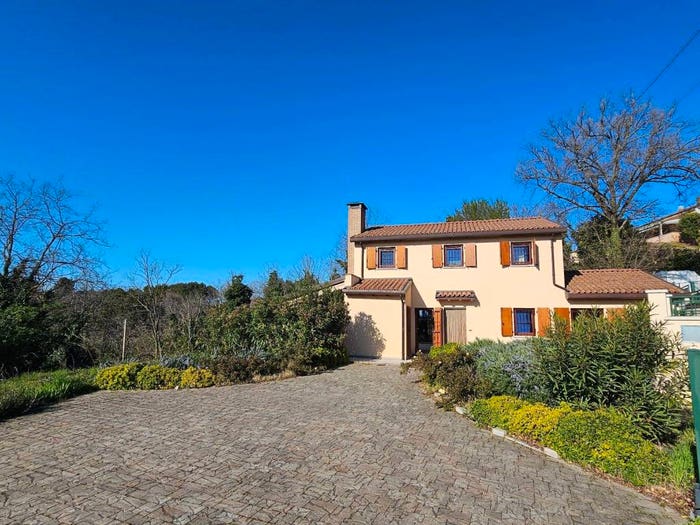 Casa con 6 locali in vendita in Gabicce Mare