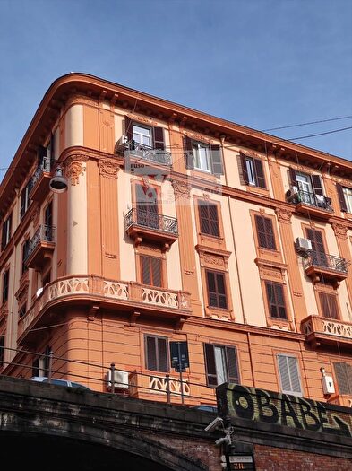 Appartamento con 10 locali in vendita in Via del Grande Archivio, Napoli
