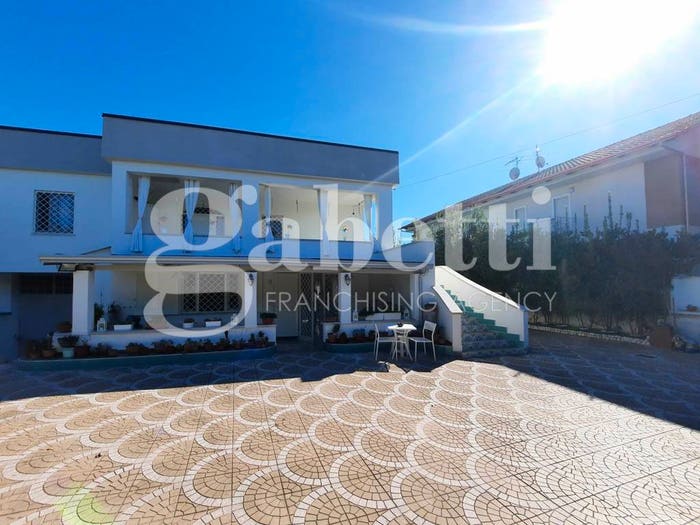 Casa con 6 locali in vendita in Via Carrafiello, Varcaturo, Giugliano in Campania