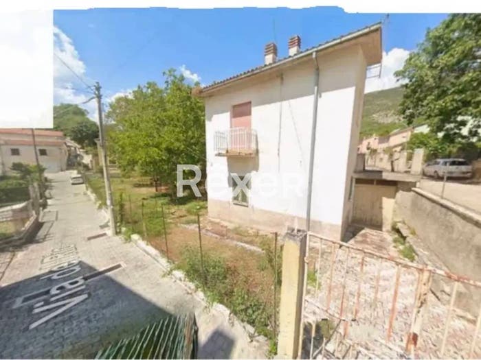 Casa quadrilocale in vendita in Via del Rio, Centro, Acciano