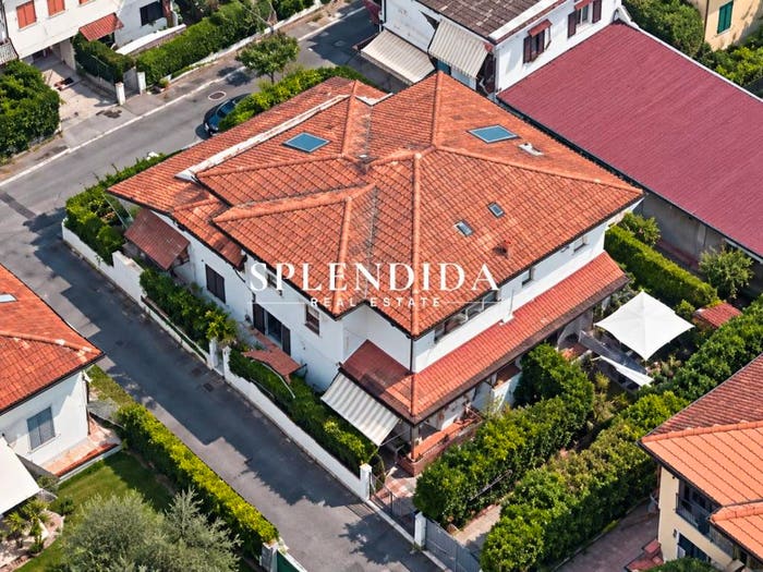 Casa con 6 locali in vendita in Via Castruccio Castracani, Vittoria Apuana, Forte dei Marmi