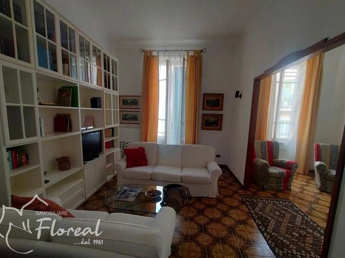 Appartamento trilocale in vendita in Centro, Bordighera