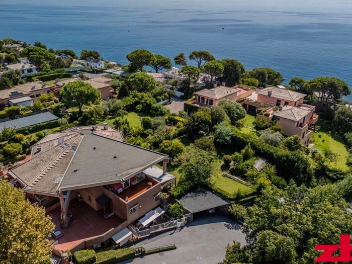Appartamento con 6 locali in vendita in Via del Quadrifoglio, Pineta, Arenzano