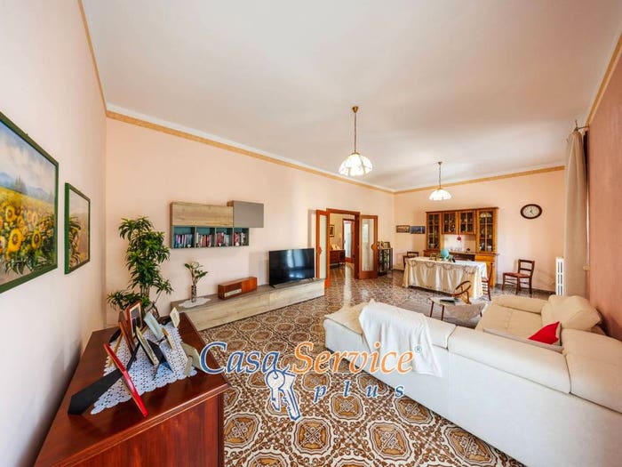 Casa con 6 locali in vendita in Via Messina, Casarano