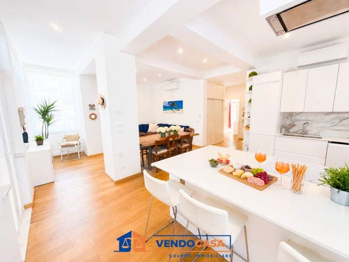 Appartamento con 5 locali in vendita in Via delle Peschiere, Centro, Loano