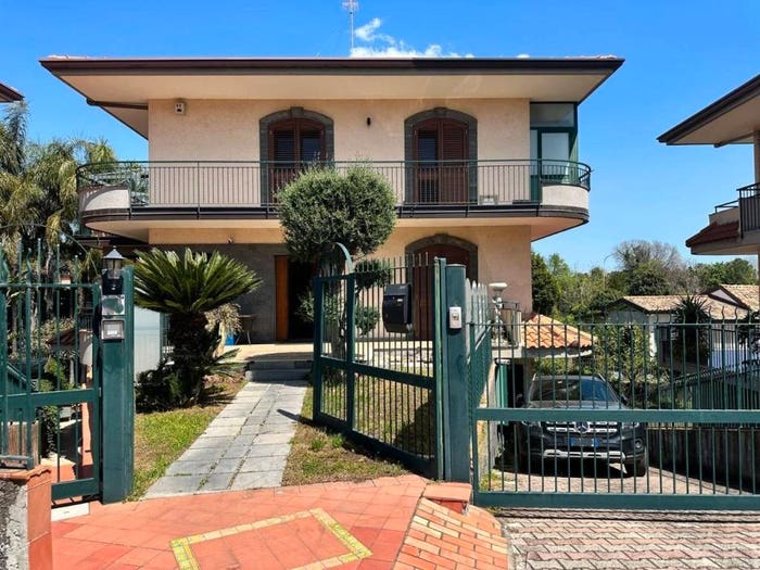 Casa con 5 locali in vendita in Via Luigi Capuana, Centro, Aci Sant'Antonio
