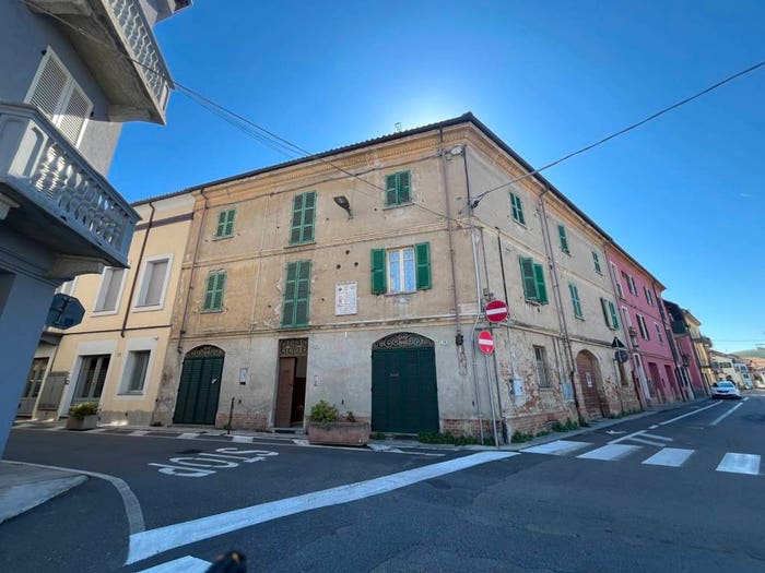 Casa con 6 locali in vendita in via Gioberti, Nizza Monferrato
