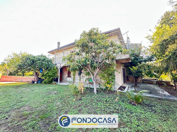 Casa con 6 locali in vendita in Via Tolignano, Ascoli Piceno