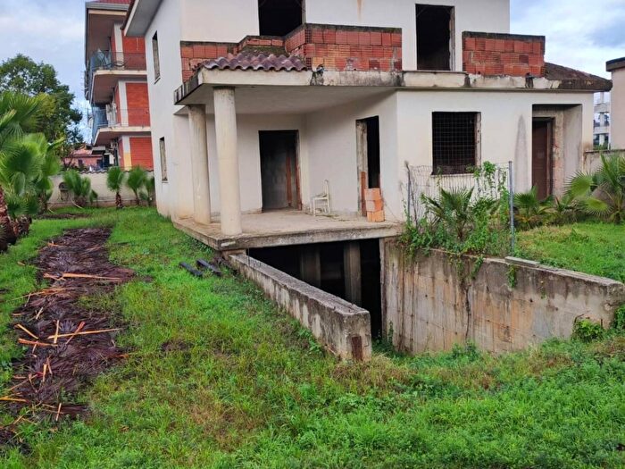 Casa con 6 locali in vendita in Via Nazionale, Liveri