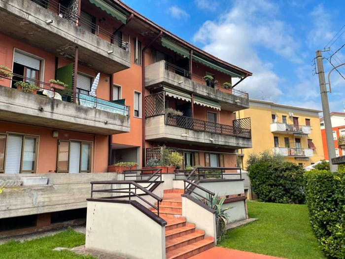 Appartamento quadrilocale in vendita in Via Passo del Moncenisio, Villaggio Prealpino, Brescia