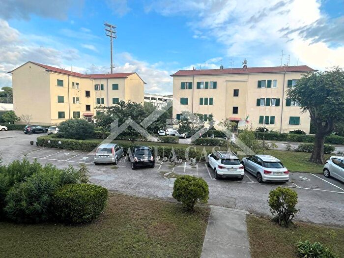 Appartamento trilocale in vendita in Via Trieste, Darsena Ex Campo di Aviazione, Viareggio