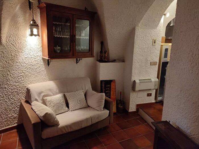 Casa quadrilocale in vendita in Piazza della Libertà, Centro, Toirano