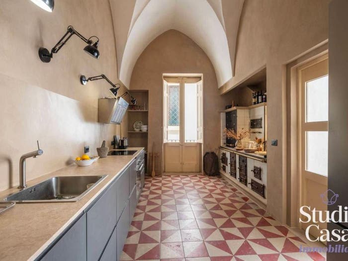 Casa con 6 locali in vendita in Via Capo, Cutrofiano