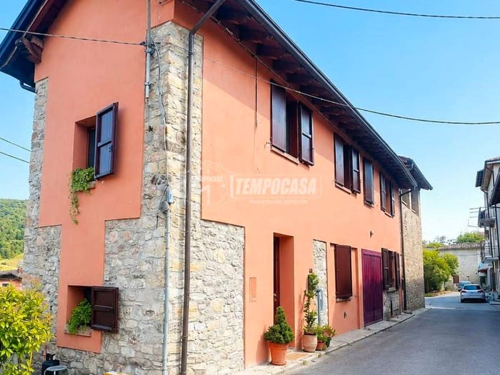 Casa trilocale in vendita in Via Casella, Centro, Viano