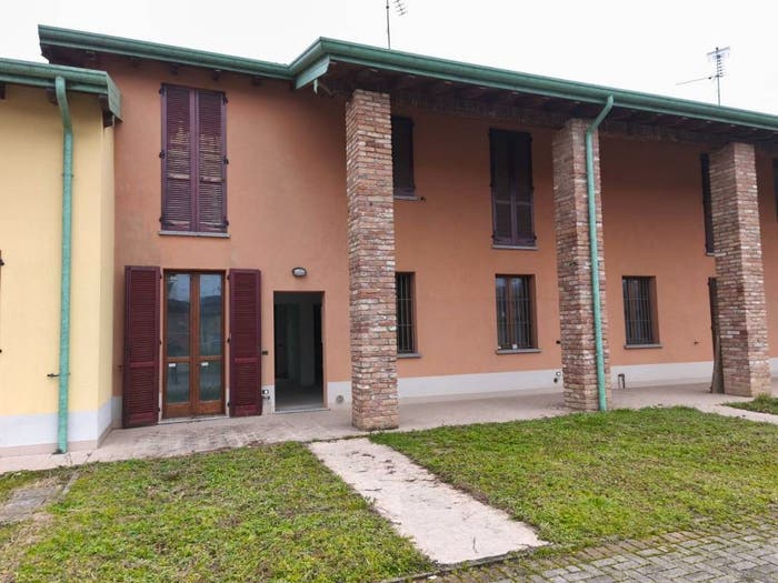 Casa quadrilocale in vendita in Via Trieste, Casalbuttano, Casalbuttano ed Uniti