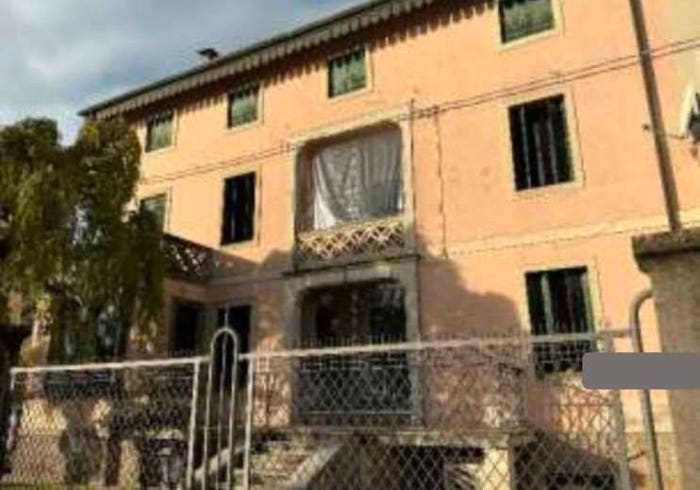 Appartamento con 6 locali in vendita in Via cesare battisti, Centro, Lonigo