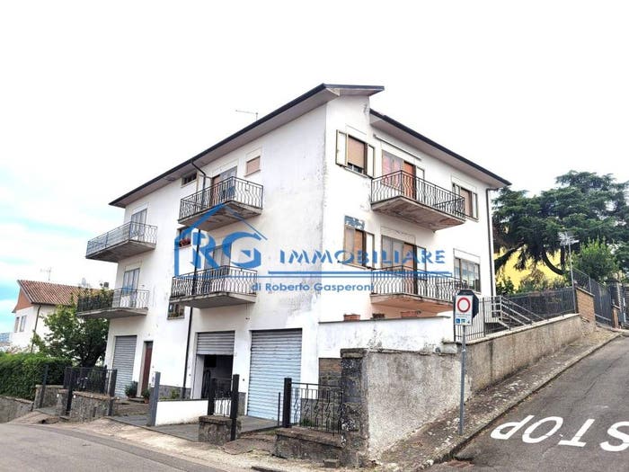 Appartamento quadrilocale in vendita in Via Dante Alighieri, Centro, Bagnoregio