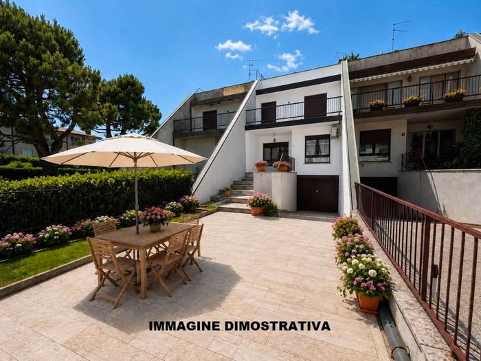 Casa con 6 locali in vendita in Corso Vittorio Emanuele II, Centro, Soave