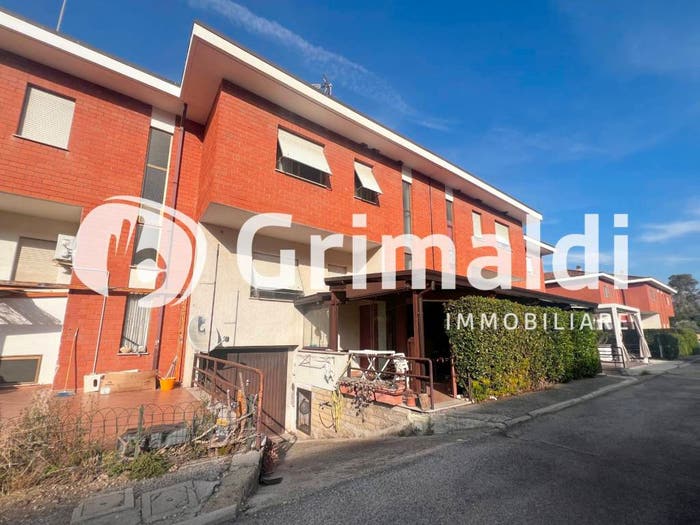 Casa con 6 locali in vendita in Via Don Vincenzo Onorati, Litoranea, Latina