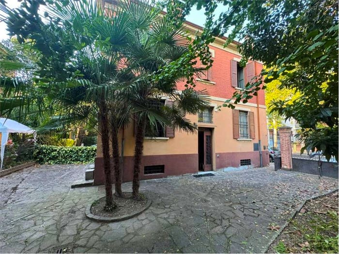Casa con 6 locali in vendita in viale TAssoni, Viali, Modena