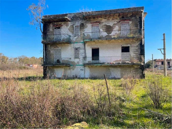 Casa con 6 locali in vendita in Via Domiziana, Mondragone