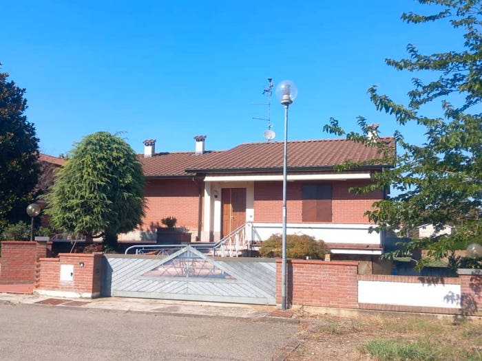 Casa quadrilocale in vendita in Via Gioacchino Rossini, Centro, San Pietro in Cerro