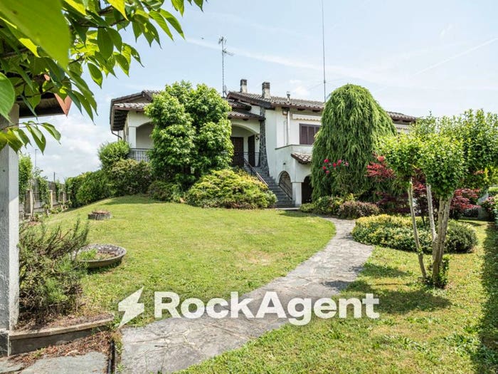 Casa con 6 locali in vendita in Via Eugenio Montale, Centro, Frascarolo
