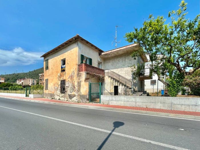 Casa con 6 locali in vendita in Via Nazario Sauro, Centro, Pietra Ligure