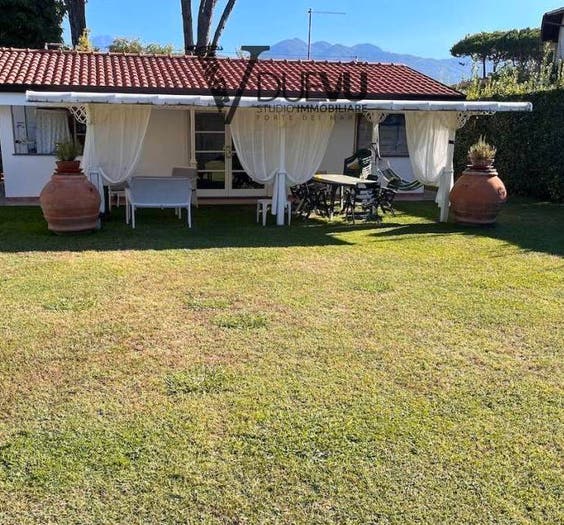 Appartamento quadrilocale in vendita in VIA DELLA BARBIERA, Roma Imperiale, Forte dei Marmi
