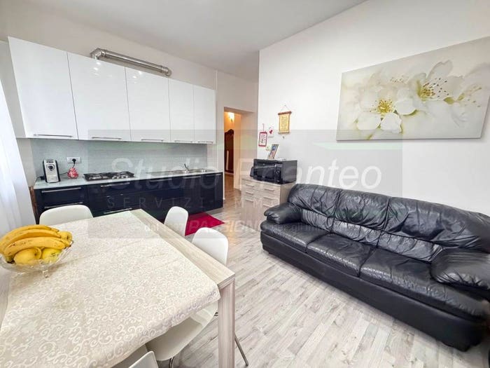 Appartamento trilocale in vendita in Via Comasina, Verano Brianza