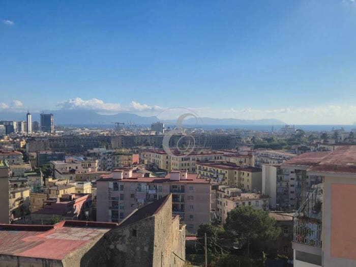 Appartamento quadrilocale in vendita in Via Macedonia, San Carlo All'Arena, Napoli