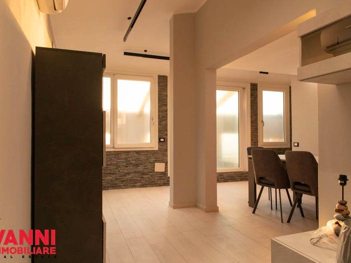 Appartamento con 6 locali in vendita in Viale della Vittoria, Marina di Cecina, Cecina