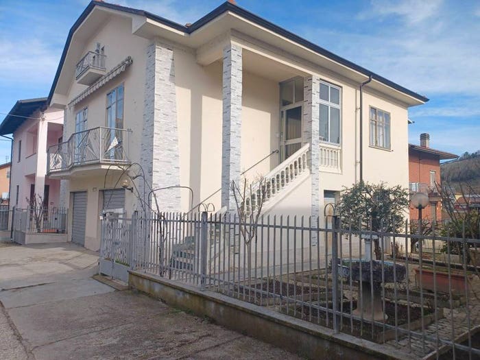 Casa quadrilocale in vendita in Corso Cortemilia, Corso Langhe Moretta Corso Cortemilia, Alba