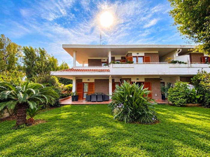 Casa con 6 locali in vendita in via Francesco Provenzale, Q, Latina