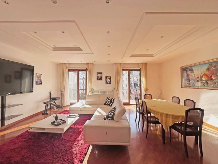 Appartamento con 5 locali in vendita in Colli Aminei Capodimonte, Napoli
