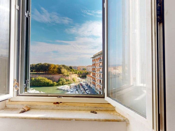 Appartamento quadrilocale in vendita in Piazza dei Legnami, Quartiere Venezia, Livorno