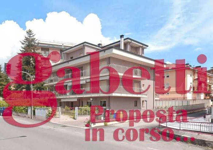 Appartamento con 5 locali in vendita in Via Beato Cesidio, Santa Barbara San Sisto, L'Aquila