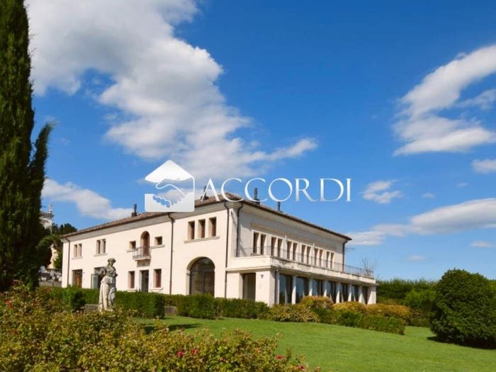 Casa con 6 locali in vendita in Via Andrea Palladio, Asolo