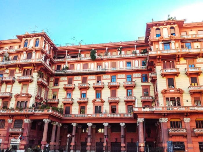 Appartamento con 6 locali in vendita in Piazza Piedigrotta, Mergellina Piedigrotta, Napoli
