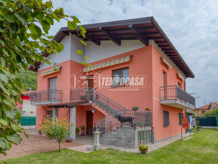Casa trilocale in vendita in Via San Michele Arcangelo, Brenno Useria, Arcisate