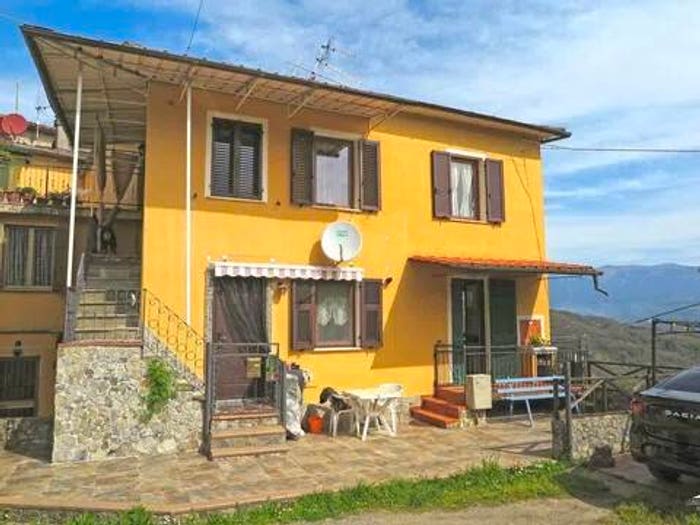 Casa quadrilocale in vendita in Tresana