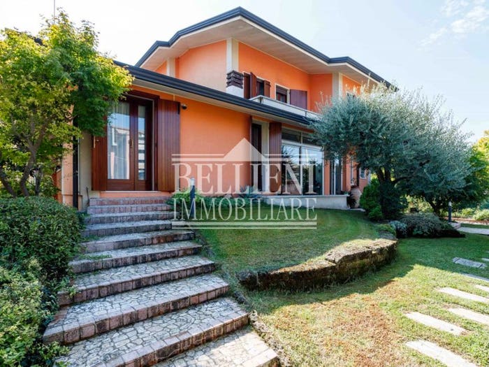 Casa con 5 locali in vendita in Via Torino, Centro, Monticello Conte Otto