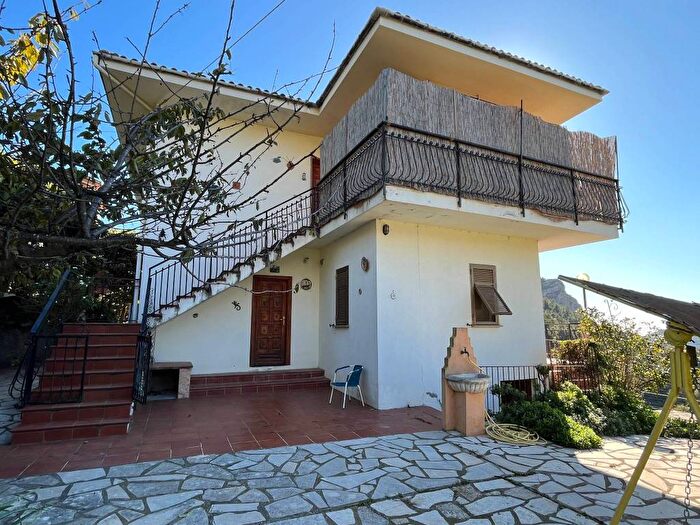 Casa con 6 locali in vendita in Località Case Magauda, Camporosso