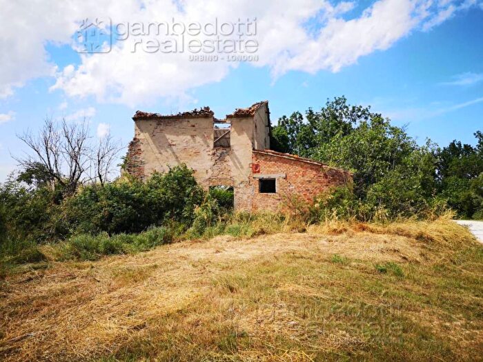 Casa con 6 locali in vendita in Barchi, Terre Roveresche