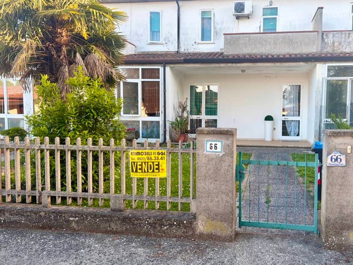 Casa con 6 locali in vendita in Via Aldo Moro, Centro, Jolanda di Savoia